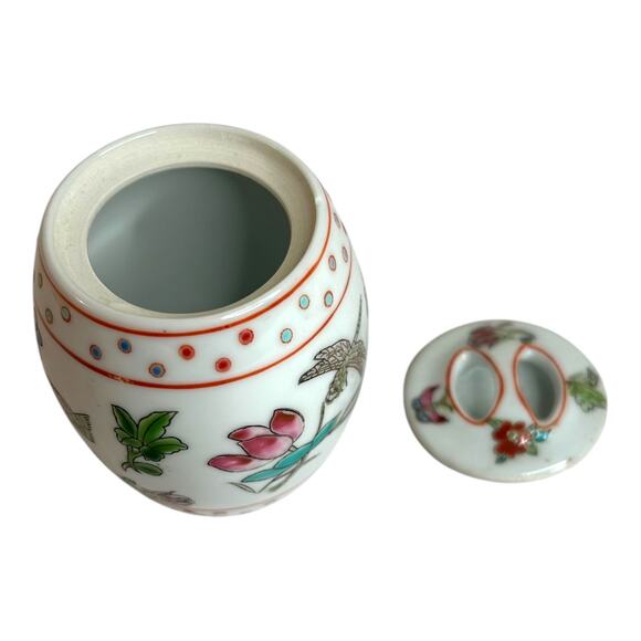 Vintage Chinese Porcelain Jar Ginger Jar with Lid Famille Rose Style Flowers - Picture 7 of 8